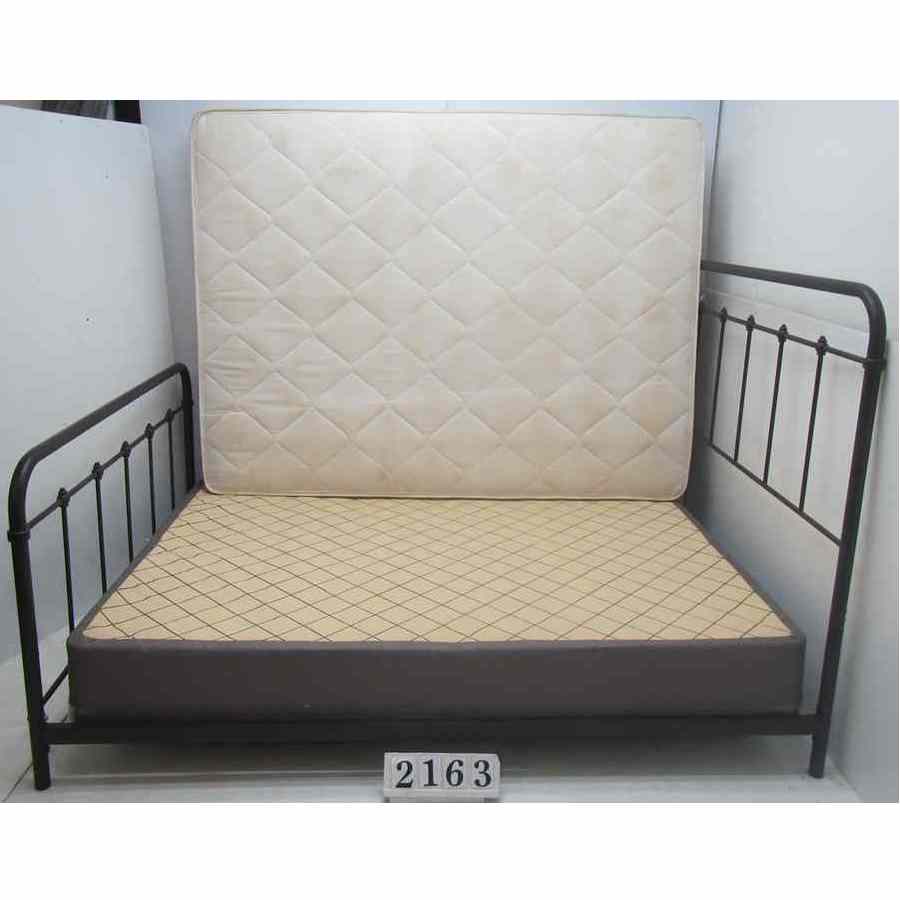 Ax2163  Kingsize 5ft bed and mattress.
