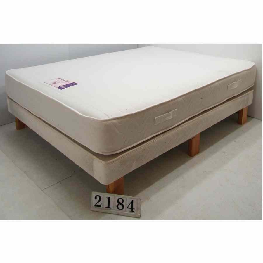 Ax2184  Kingsize 5ft bed and mattress set.
