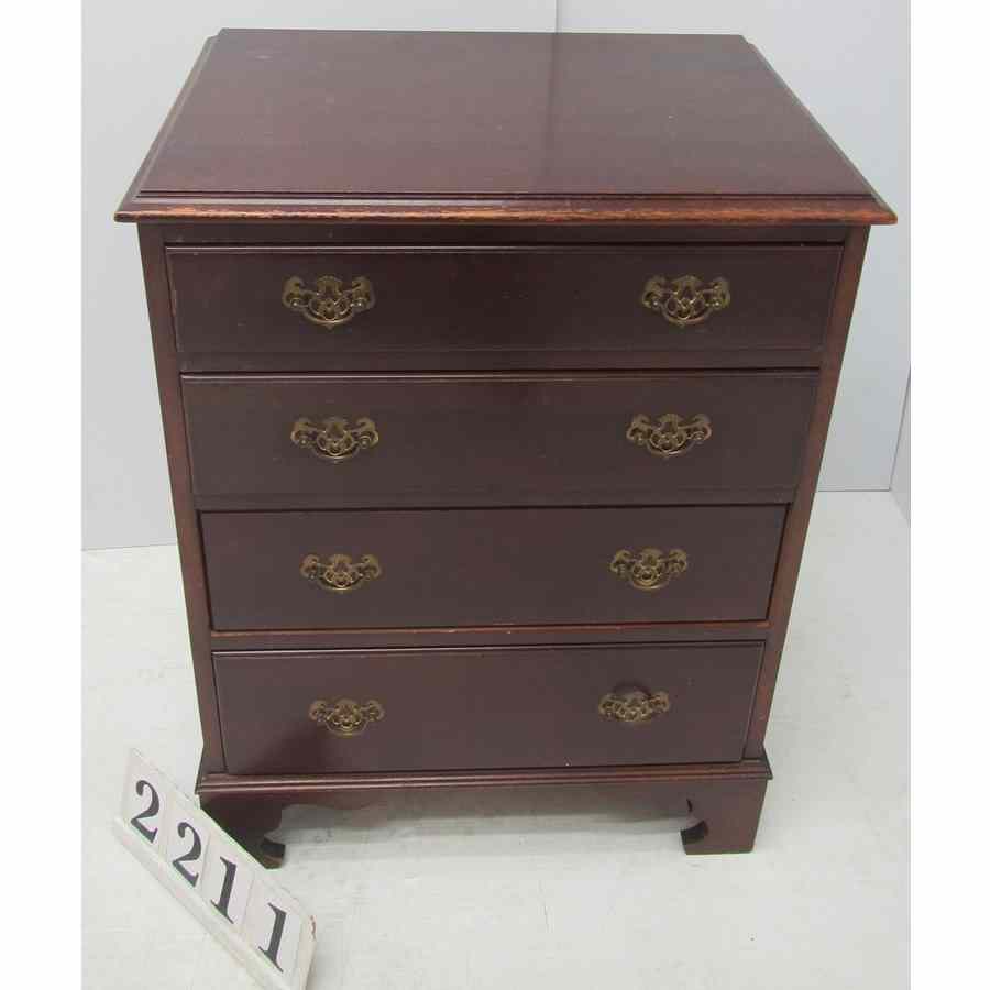 A2211  Mini  chest of drawers.