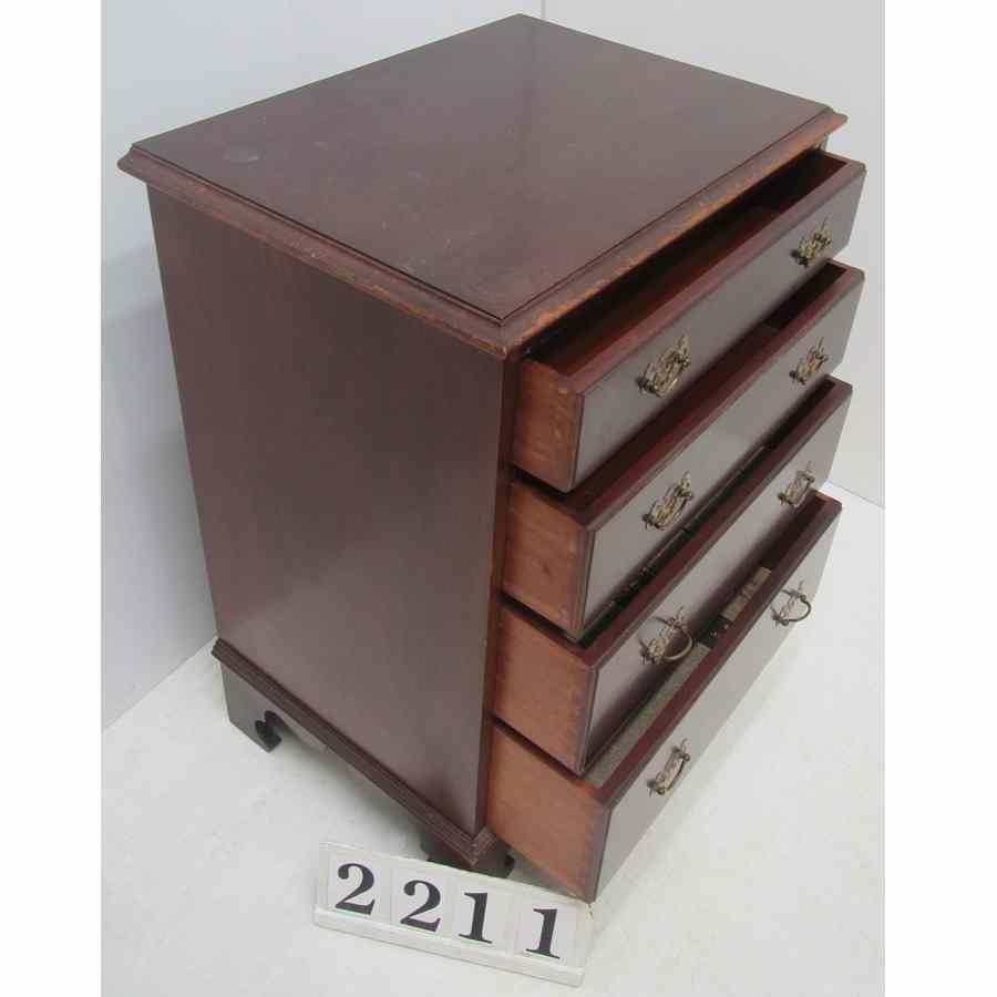 A2211  Mini  chest of drawers.