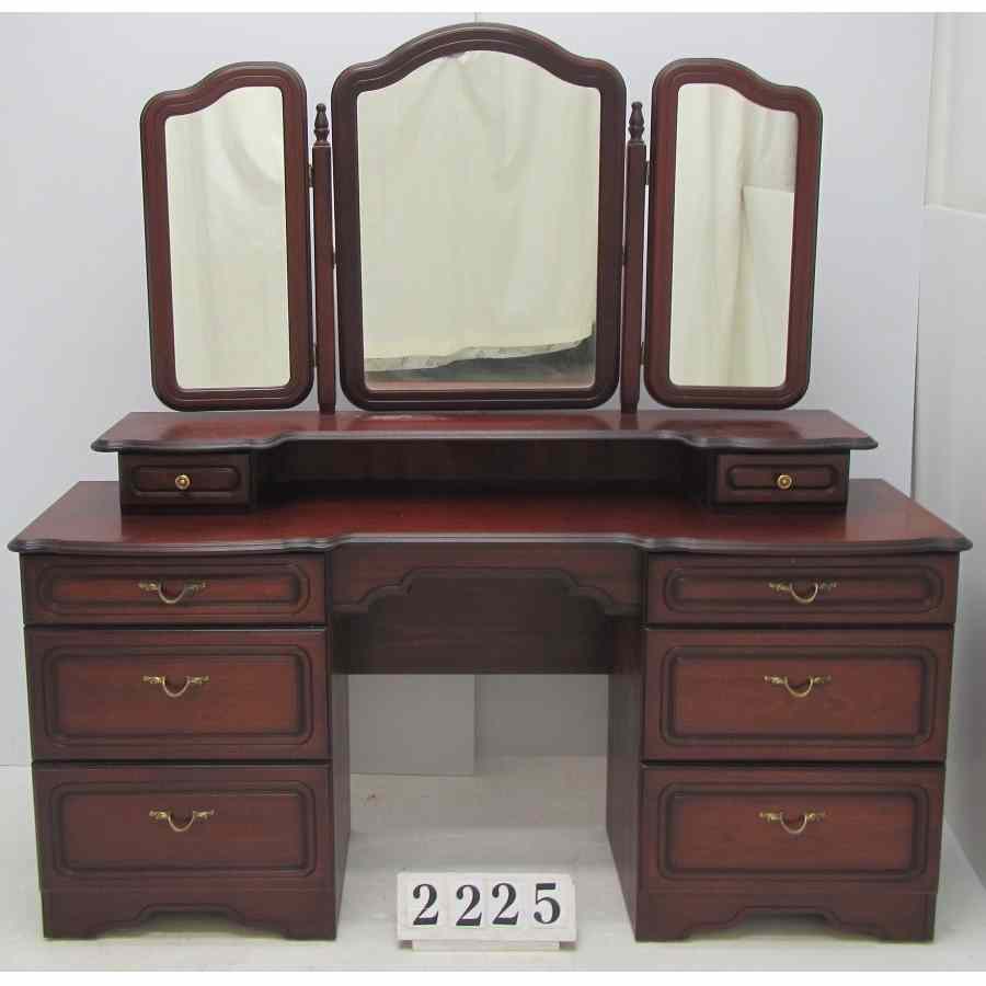 A2225  Dressing table with mirror.