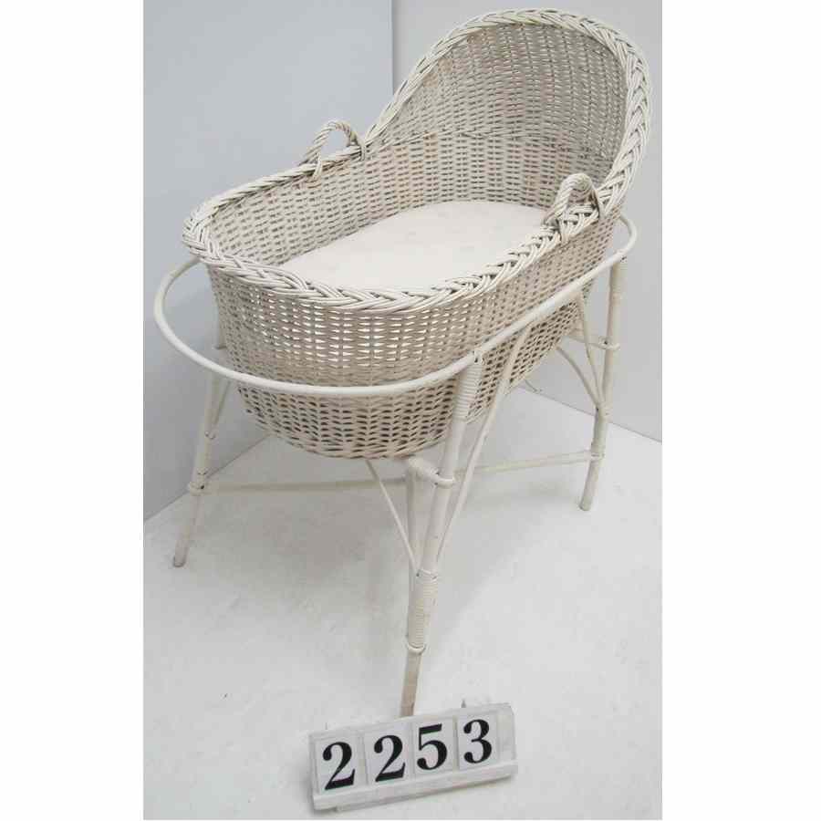 A2253  Moses basket on a stand.