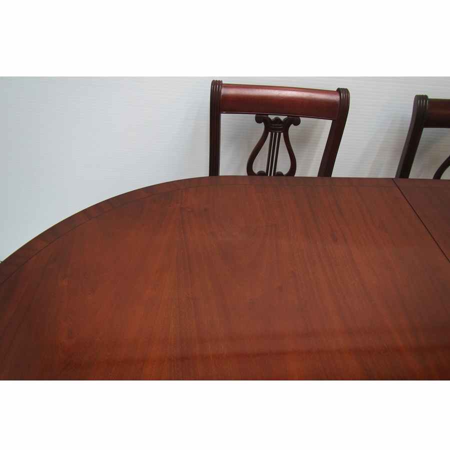 A2081  Extending table and 4 chairs.