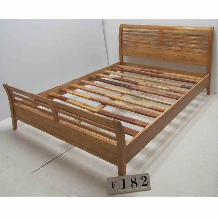 AzF182  Wooden double 4ft6 bed frame.