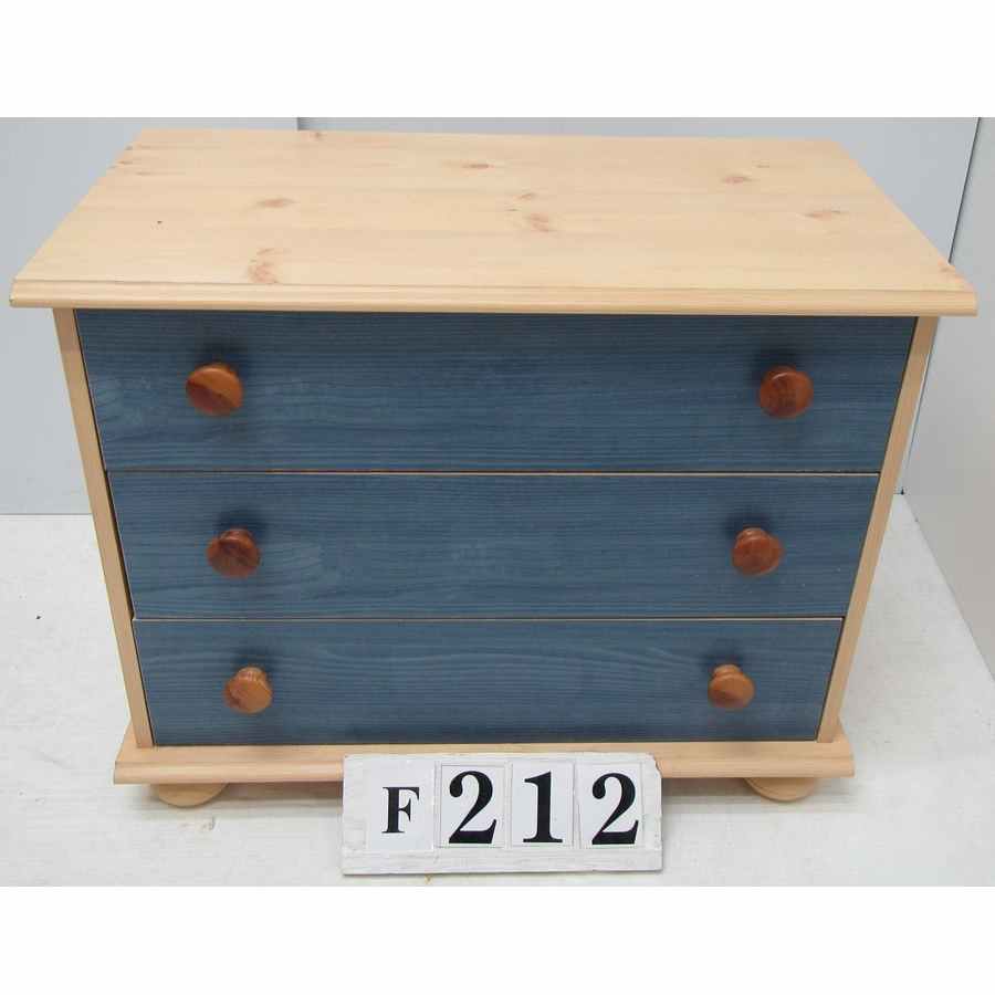 AF212  Small chest of drawers.