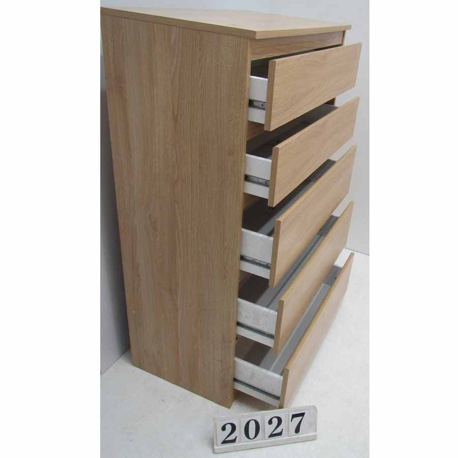 A2027  Chest of drawers.