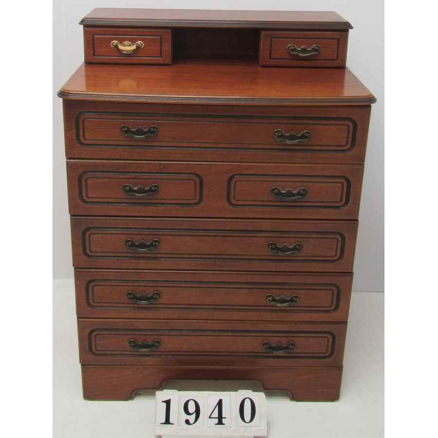A1940  Chest of drawers.