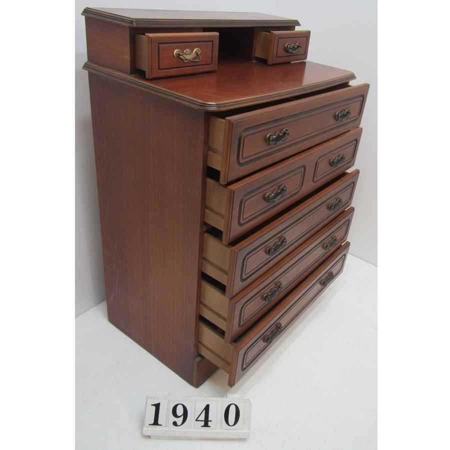A1940  Chest of drawers.