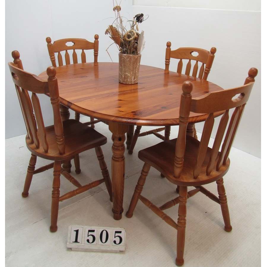 A1505  Extending table and 4 chairs.