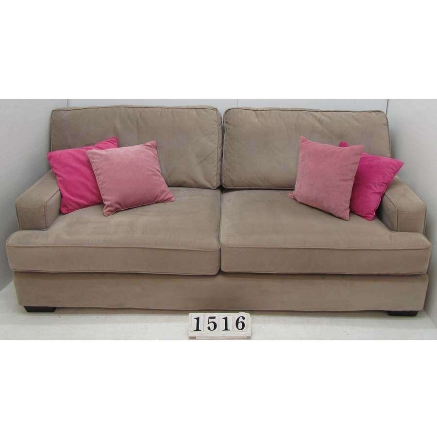 A1516  Nice large sofa.