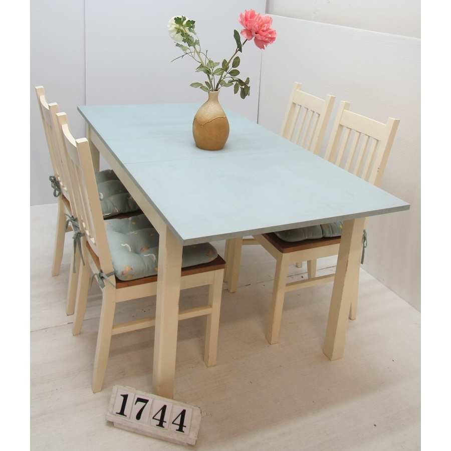 Extending table and 4 chairs.