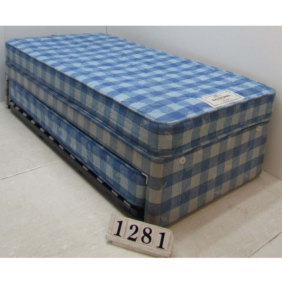 Au1281  Trundle bed with two mattresses.