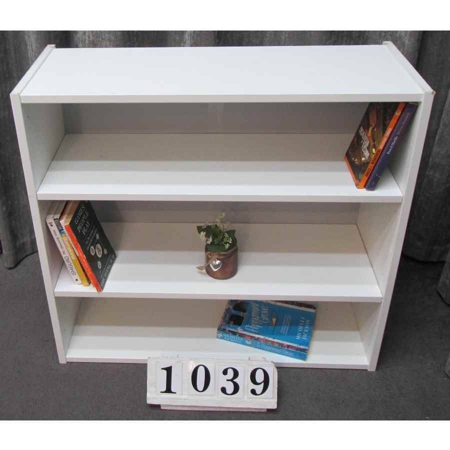 A1039  Small bookcase.
