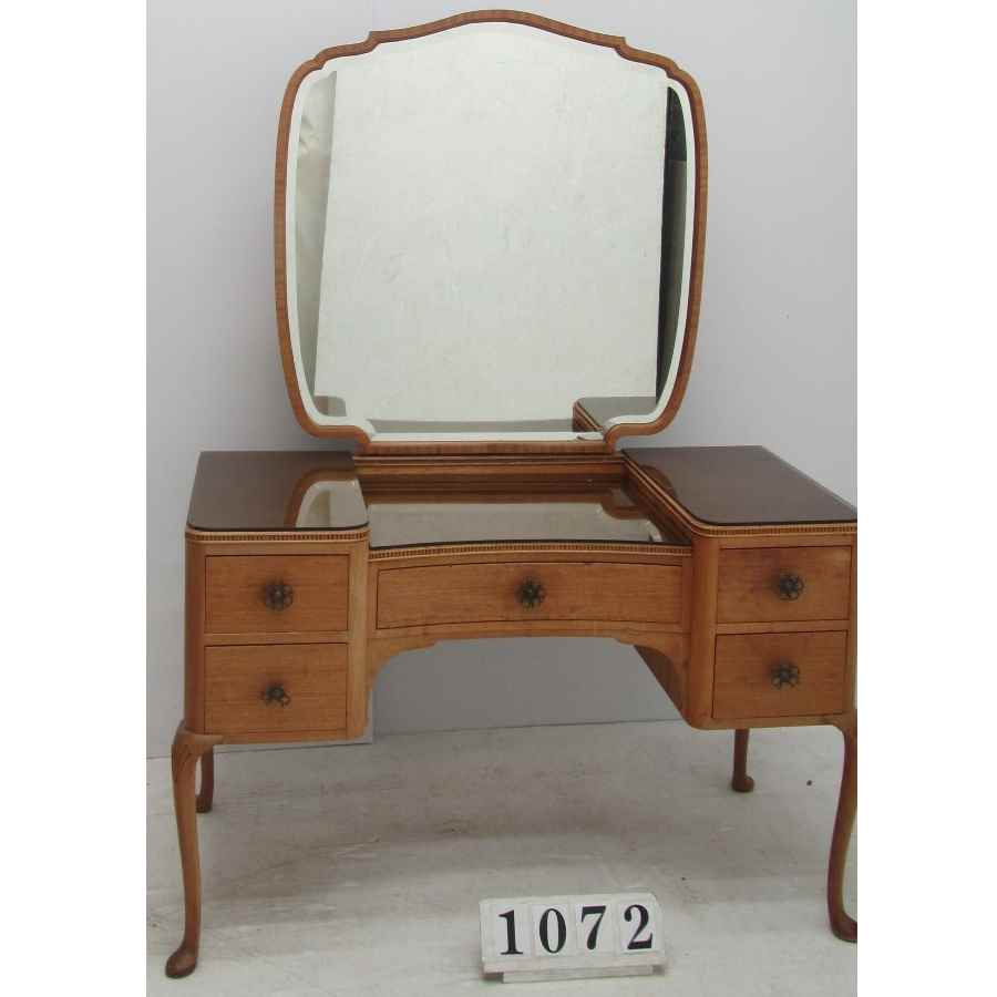 A1072  Vintage dressing table with mirror.