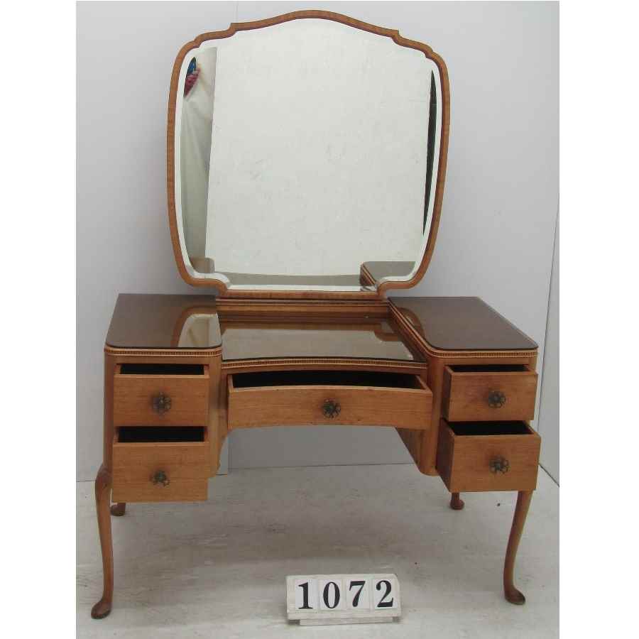 A1072  Vintage dressing table with mirror.