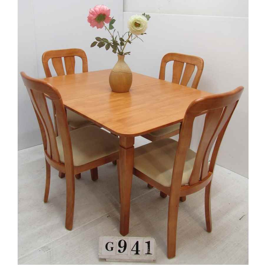 Nice extending table and 4 chairs.