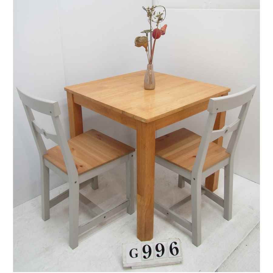 AG996  Small table and 2 chairs.