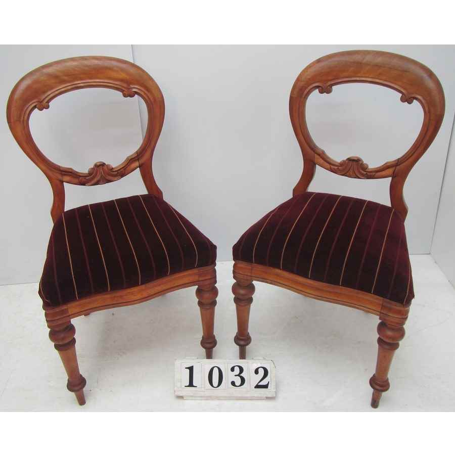 A1032  Pair of vintage chairs.