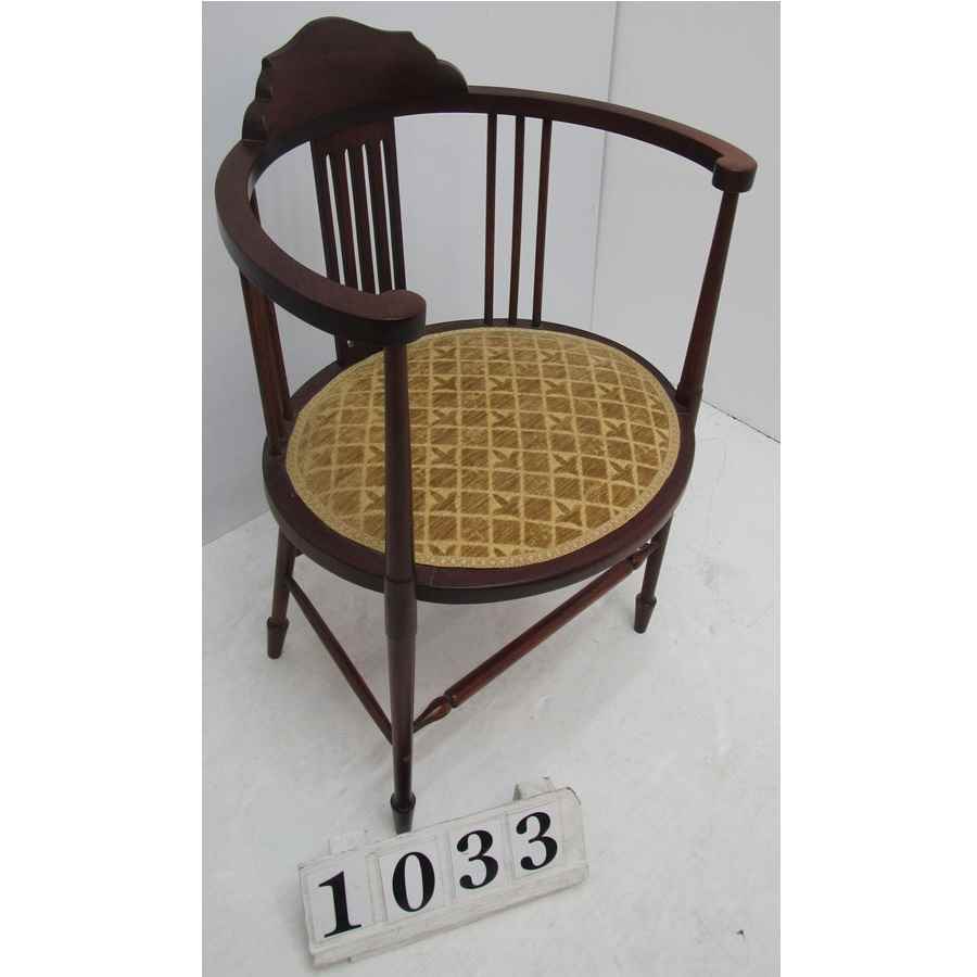 A1033  Vintage chair, single.
