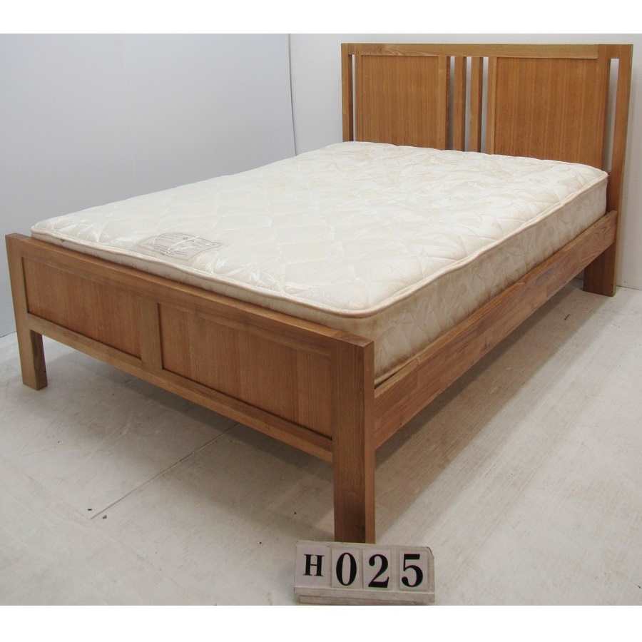 AwH025  Double 4ft6 bed and mattress set.