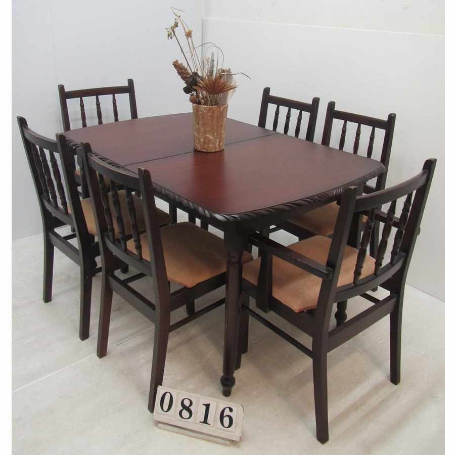 Extending table and 6 chairs.