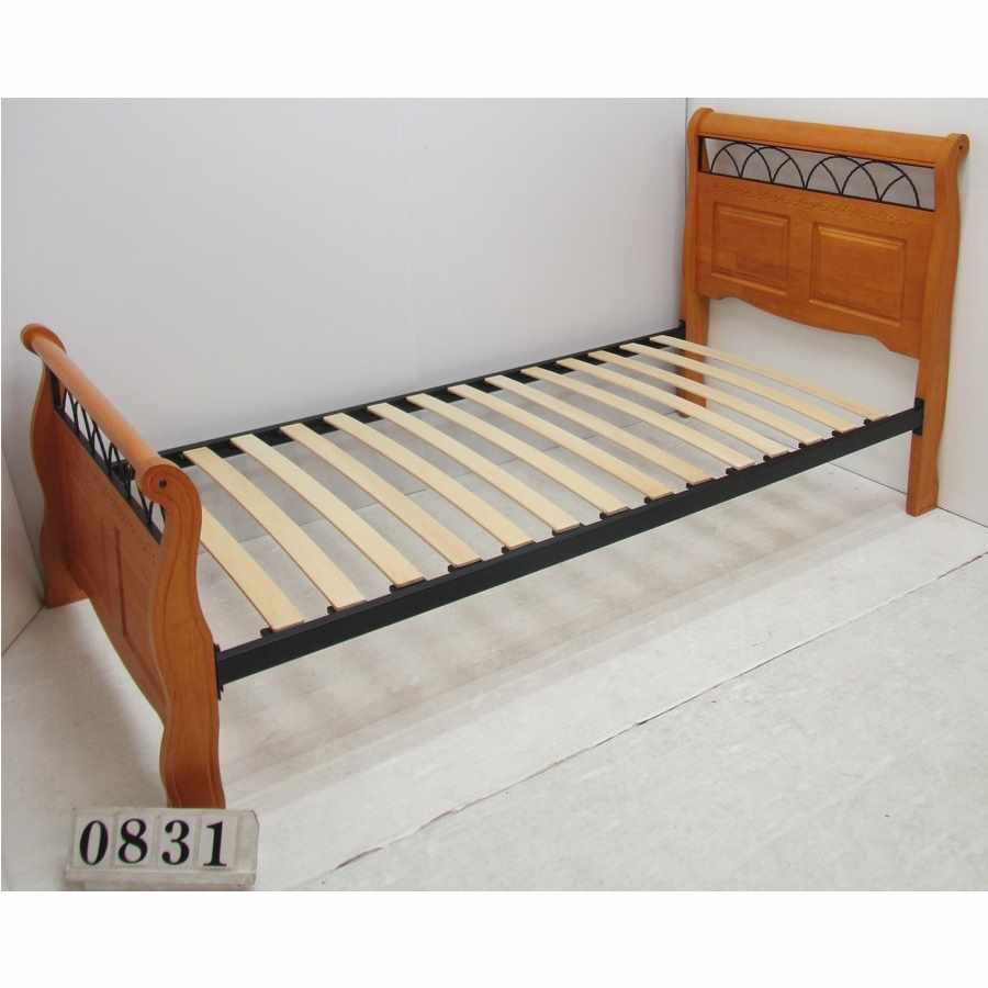 Au0831  Nice single 3ft bed frame.