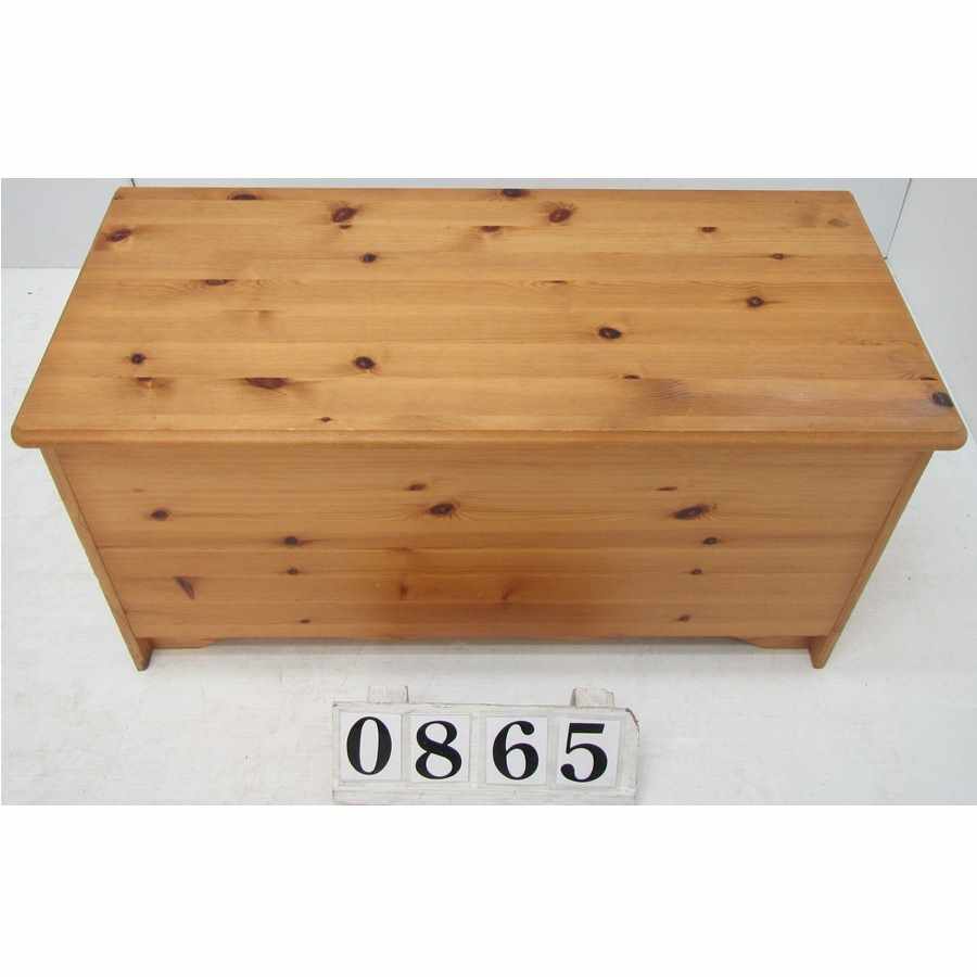 A0865  Small toy or storage box.