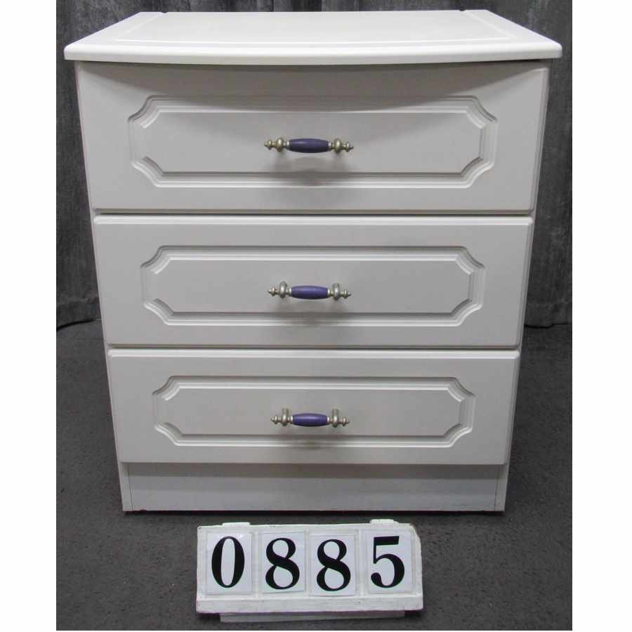 A0885  Nice chest of drawers.