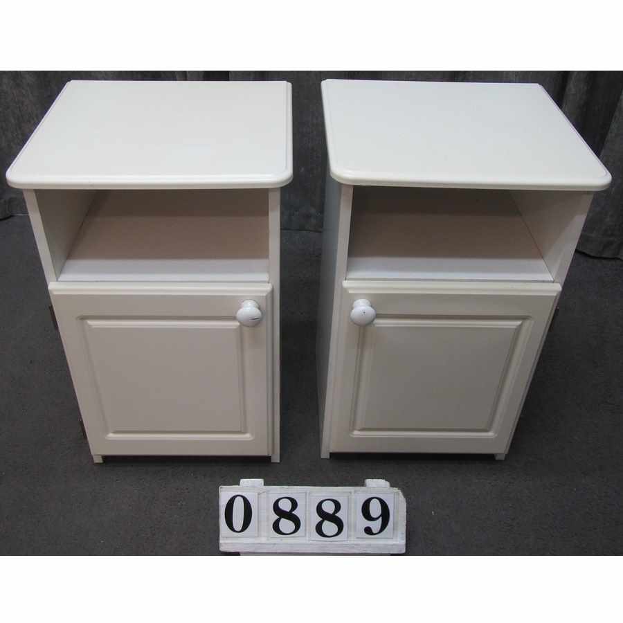 A0889  Pair of small bedside lockers.