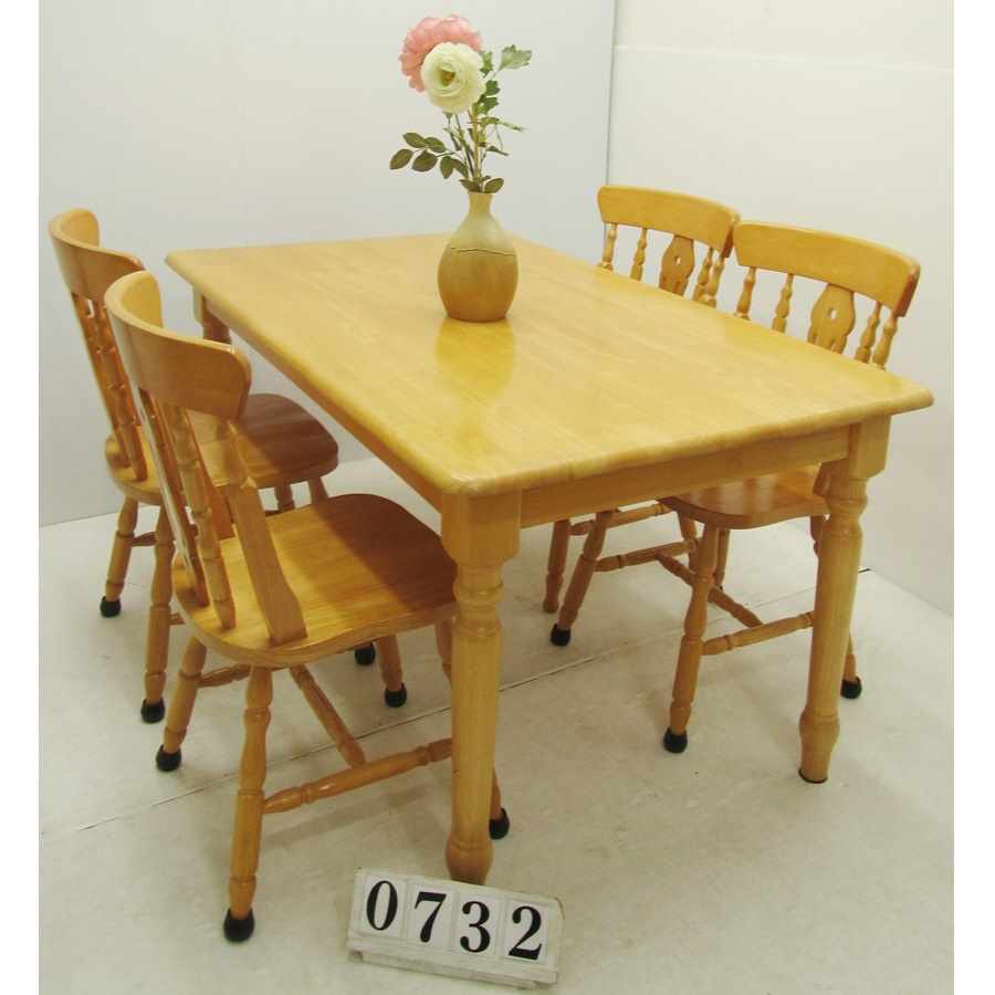 A0732  Table and 4 chairs.