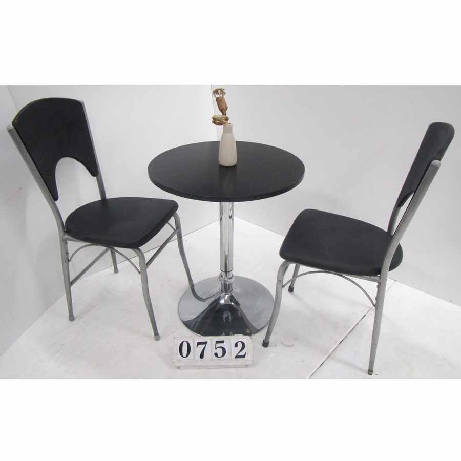A0752  Budget table and 2 chairs.