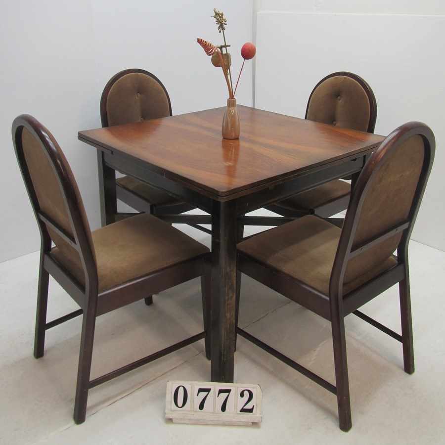 Budget vintage extending table and 4 chairs.
