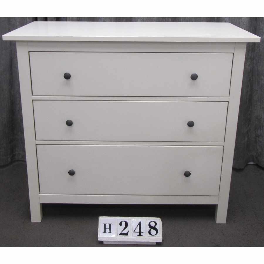AH248  Nice chest of drawers.