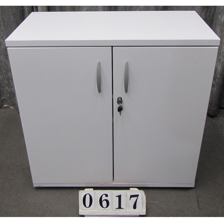 A0617  Storage cabinet, lockable.