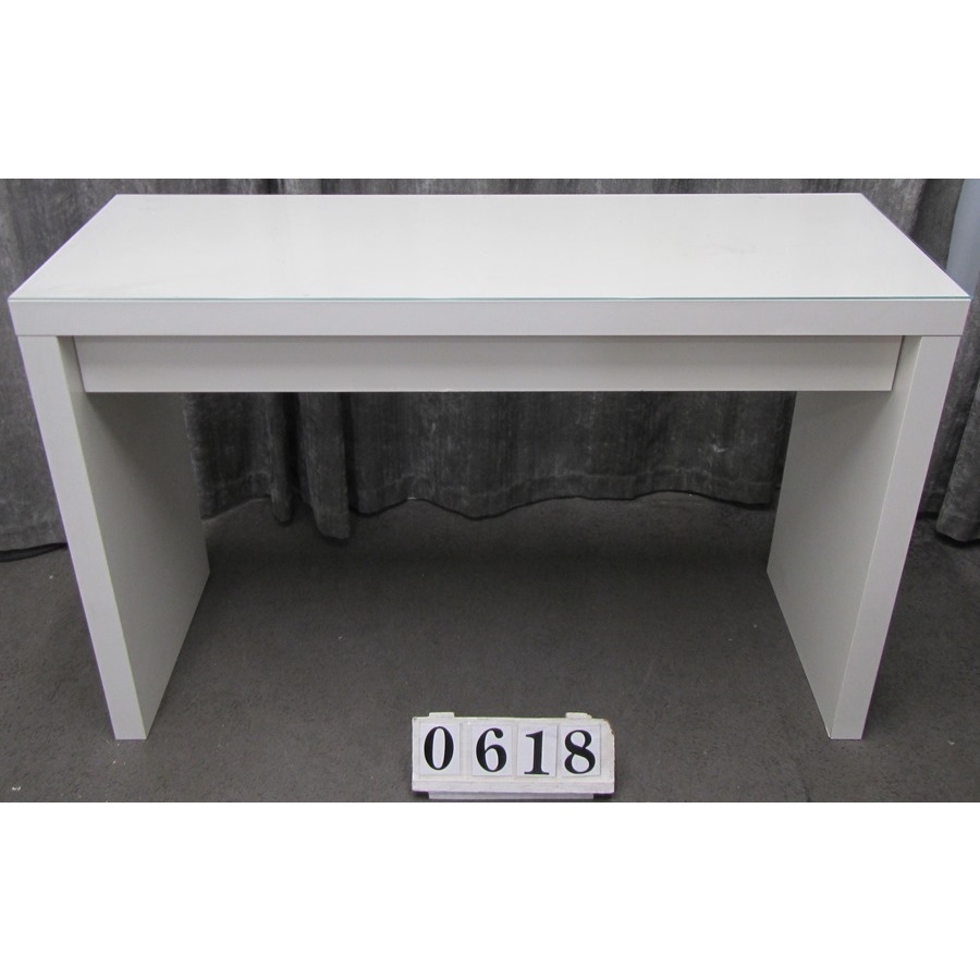 A0618  Console table with drawer.