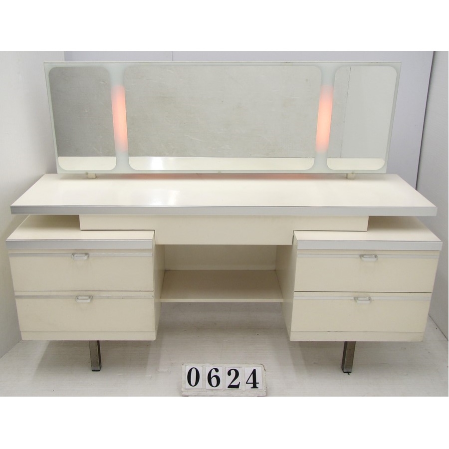A0624  Dressing table with mirror and drawers.
