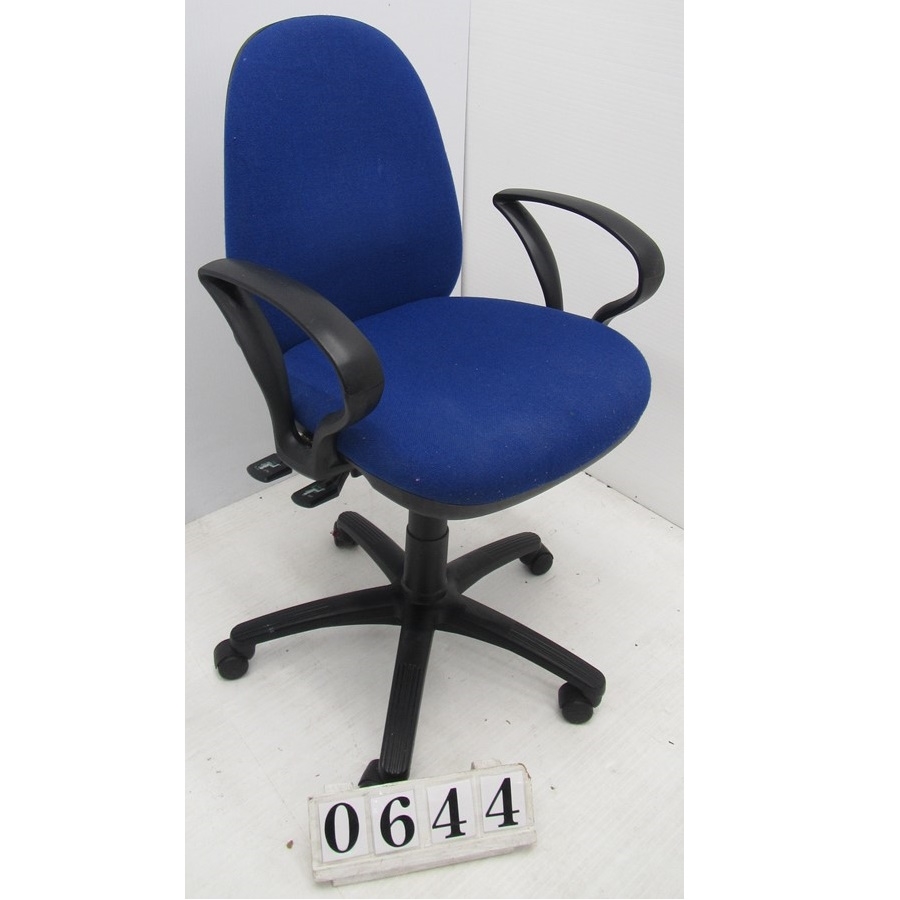 A0644  Nice office chair.