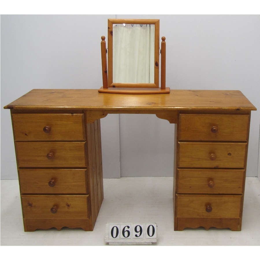 A0690  Dressing table with drawers and mirror.