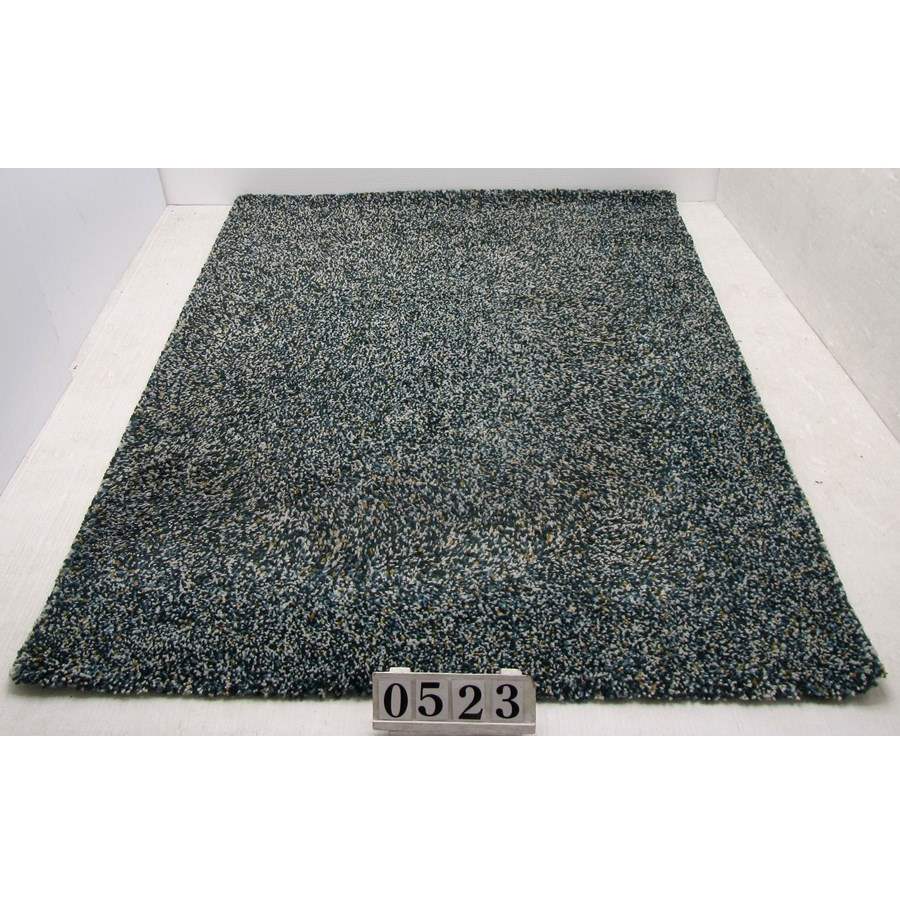 A0523  Nice rug.