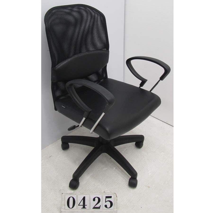 A0425  Nice office chair.