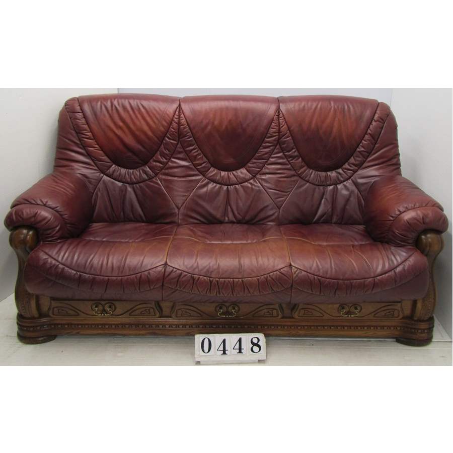 A0448  Beautiful traditional style sofa.