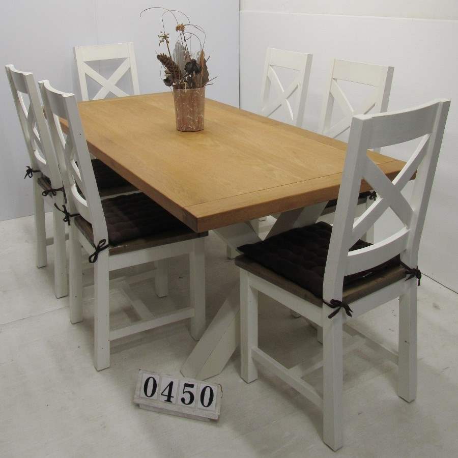 A0450  Beutiful large table and 6 chairs.