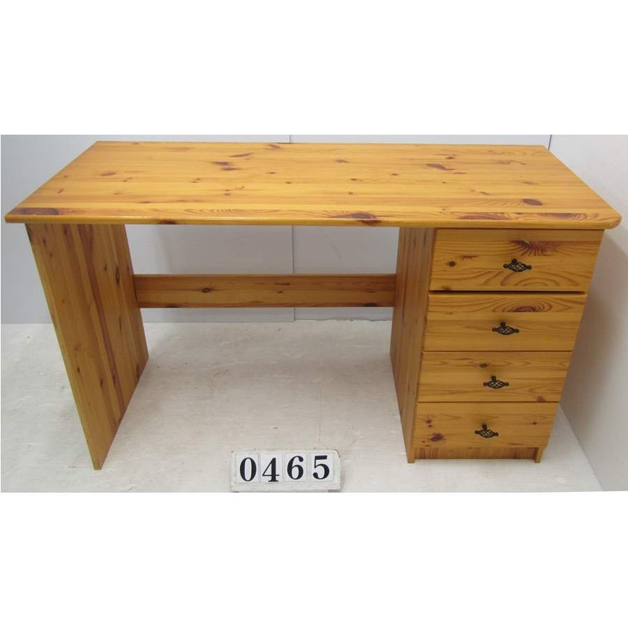 A0465  Nice pine desk.