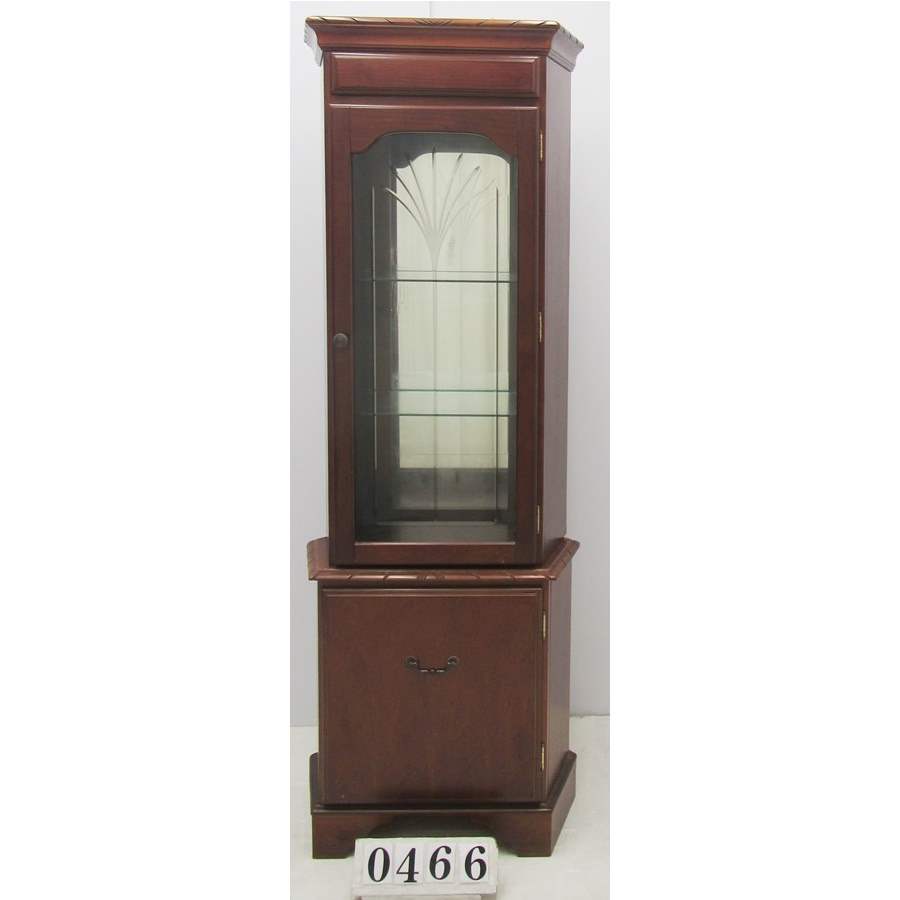 A0466  Narrow display cabinet.