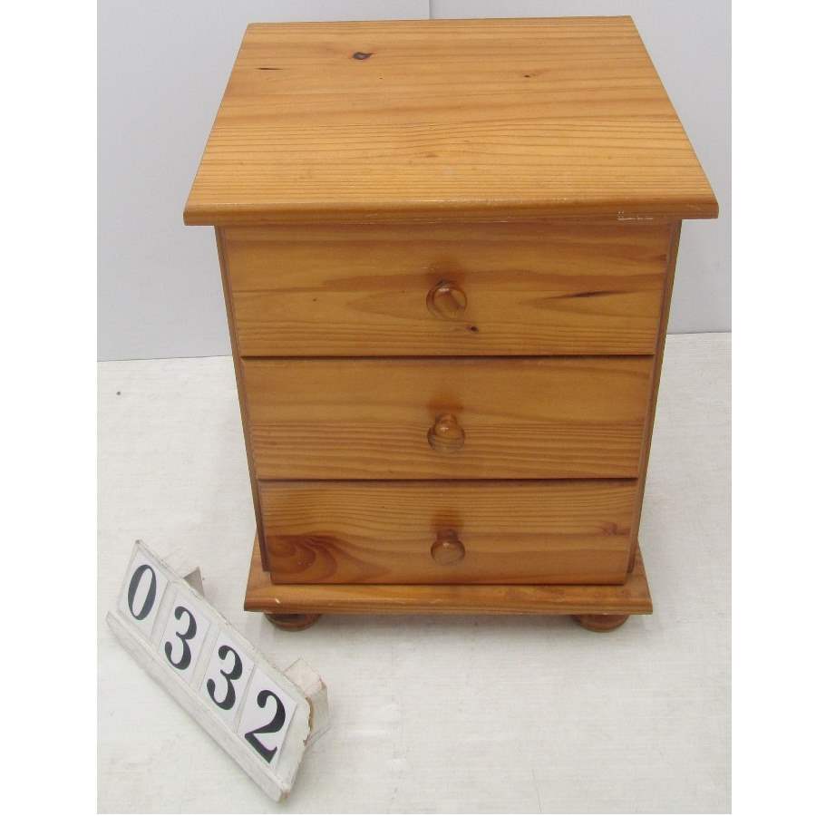 A0332  Bedside locker, single.