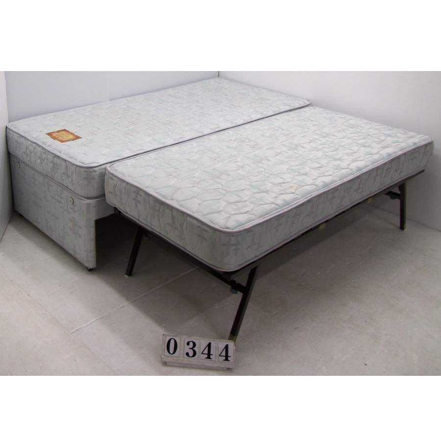 Au0344  Trundle bed with mattresses.