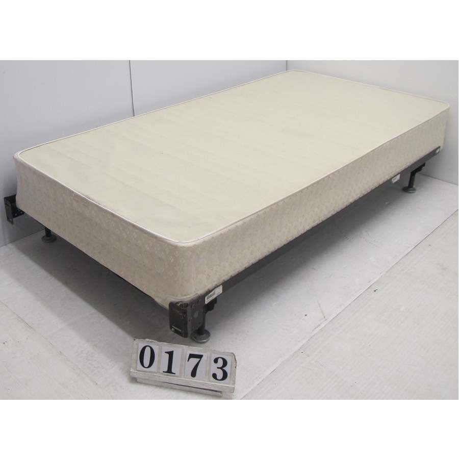 Au0173  Single bed base.